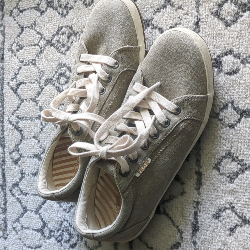 Täōs Star Canvas Shoes